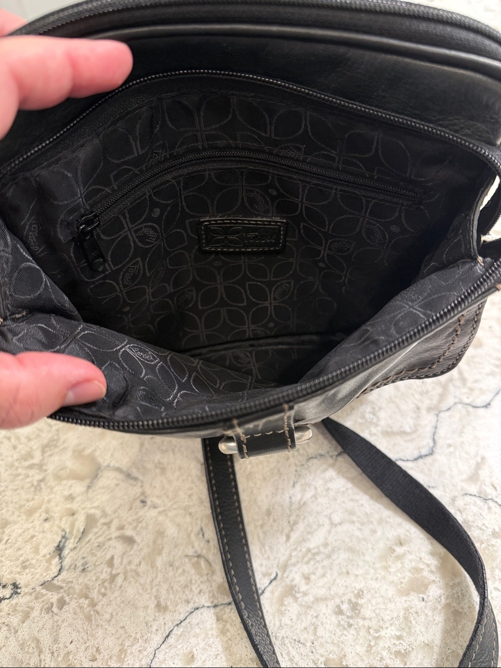 Fossil Vintage Soft Black Leather Organizer Crossbody Minimalist Bag Ring Accent - Picture 6 of 14